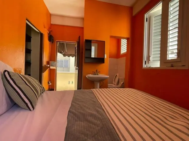 Fresh Tropical Colonial Style Walk-Up- Rooftop Terrace- Beach View 圣胡安 0*,