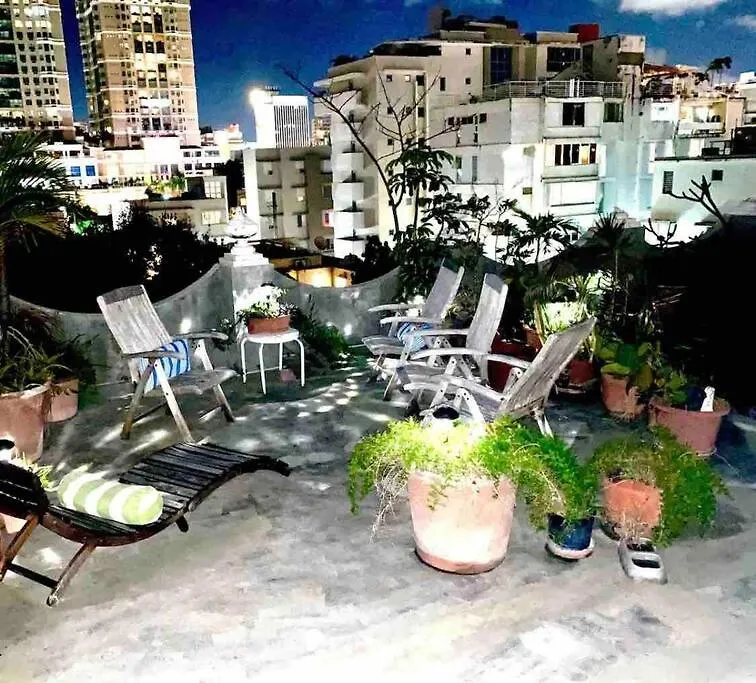 公寓 Fresh Tropical Colonial Style Walk-Up- Rooftop Terrace- Beach View 圣胡安